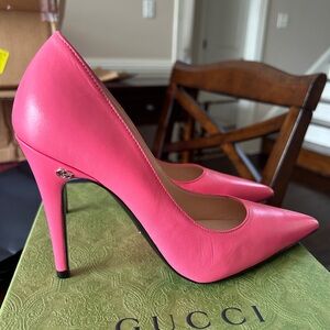 Gorgeous Pink Gucci Pumps! Never Worn!